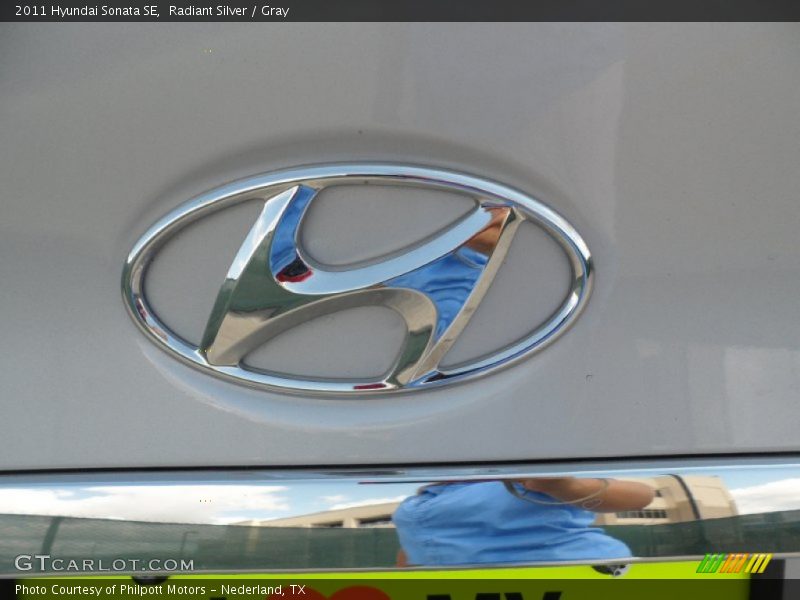 Radiant Silver / Gray 2011 Hyundai Sonata SE