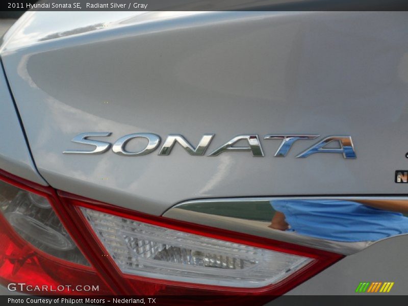 Radiant Silver / Gray 2011 Hyundai Sonata SE
