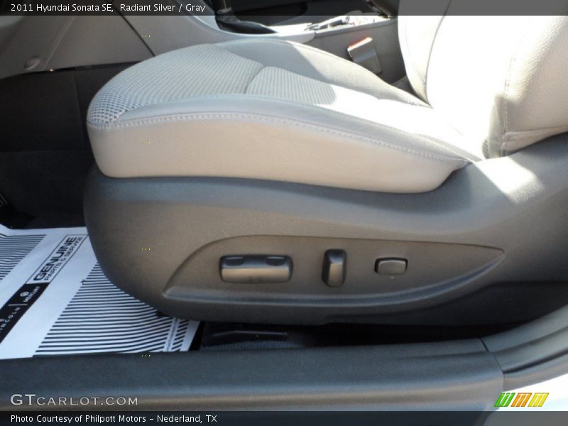 Radiant Silver / Gray 2011 Hyundai Sonata SE
