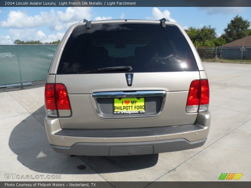 Light French Silk Metallic / Light Parchment 2004 Lincoln Aviator Luxury