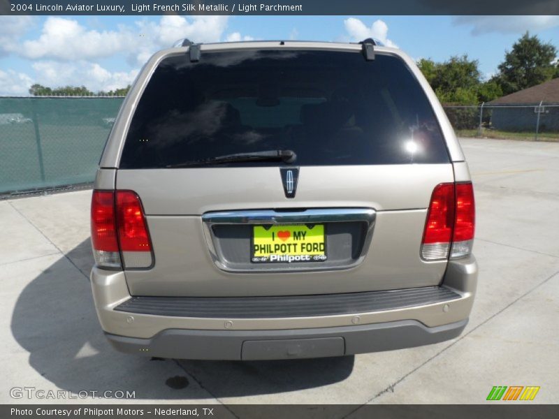 Light French Silk Metallic / Light Parchment 2004 Lincoln Aviator Luxury