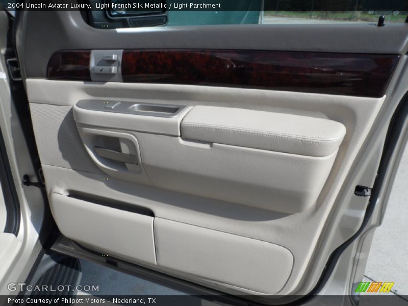 Light French Silk Metallic / Light Parchment 2004 Lincoln Aviator Luxury
