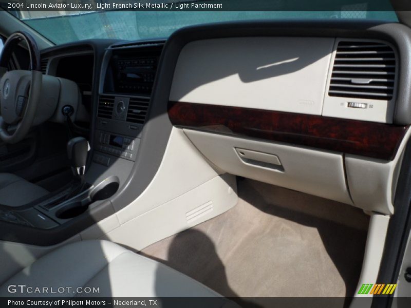 Light French Silk Metallic / Light Parchment 2004 Lincoln Aviator Luxury