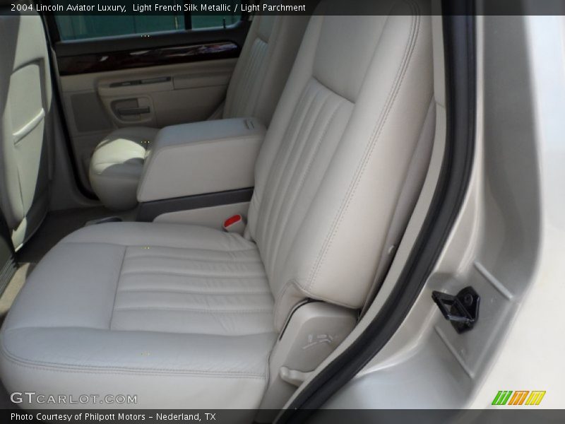 Light French Silk Metallic / Light Parchment 2004 Lincoln Aviator Luxury