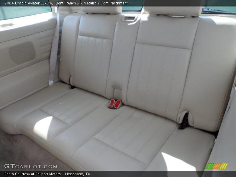 Light French Silk Metallic / Light Parchment 2004 Lincoln Aviator Luxury