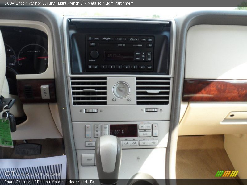 Controls of 2004 Aviator Luxury