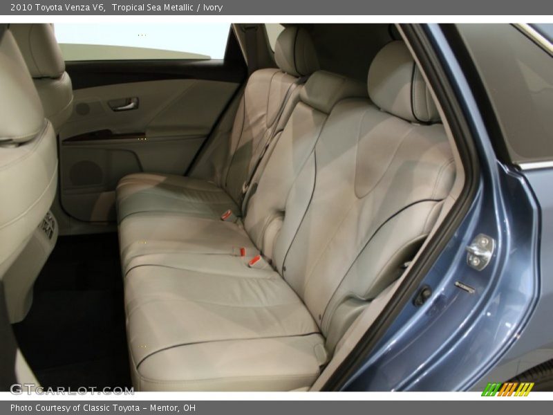 Tropical Sea Metallic / Ivory 2010 Toyota Venza V6
