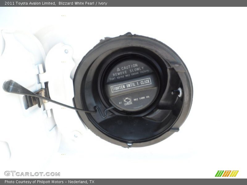 Blizzard White Pearl / Ivory 2011 Toyota Avalon Limited
