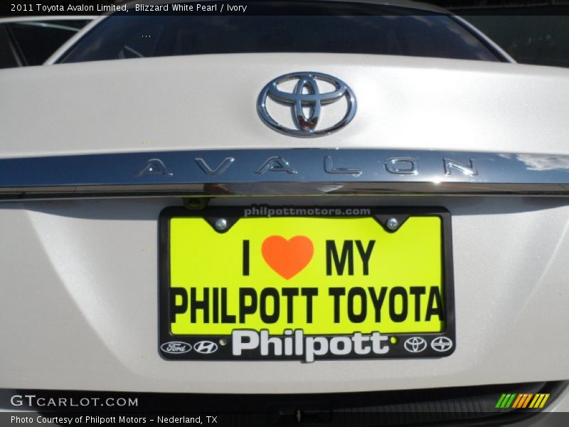 Blizzard White Pearl / Ivory 2011 Toyota Avalon Limited