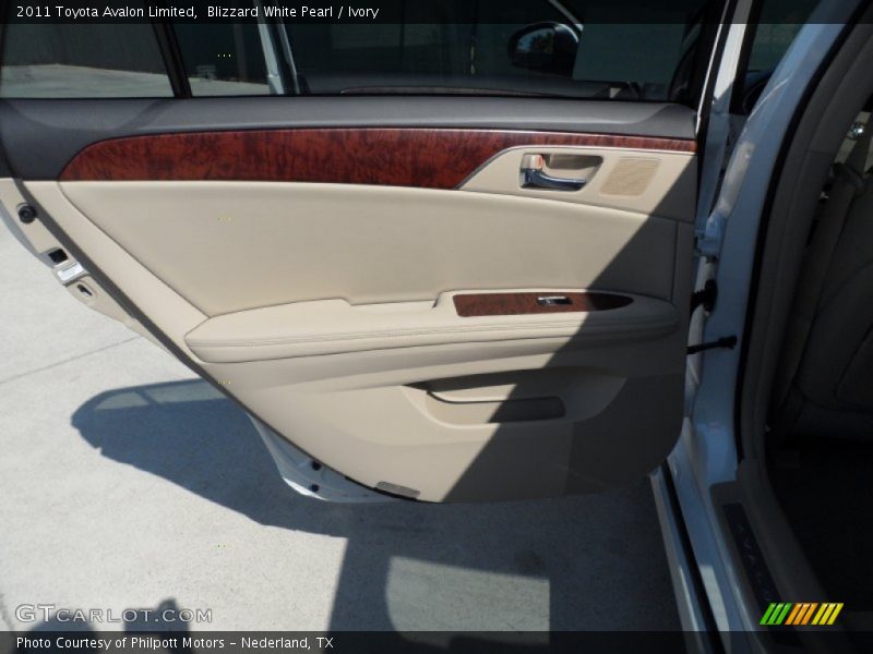 Blizzard White Pearl / Ivory 2011 Toyota Avalon Limited