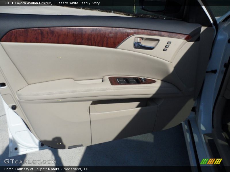 Blizzard White Pearl / Ivory 2011 Toyota Avalon Limited