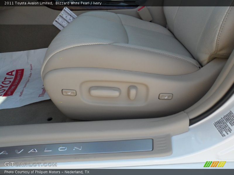 Blizzard White Pearl / Ivory 2011 Toyota Avalon Limited