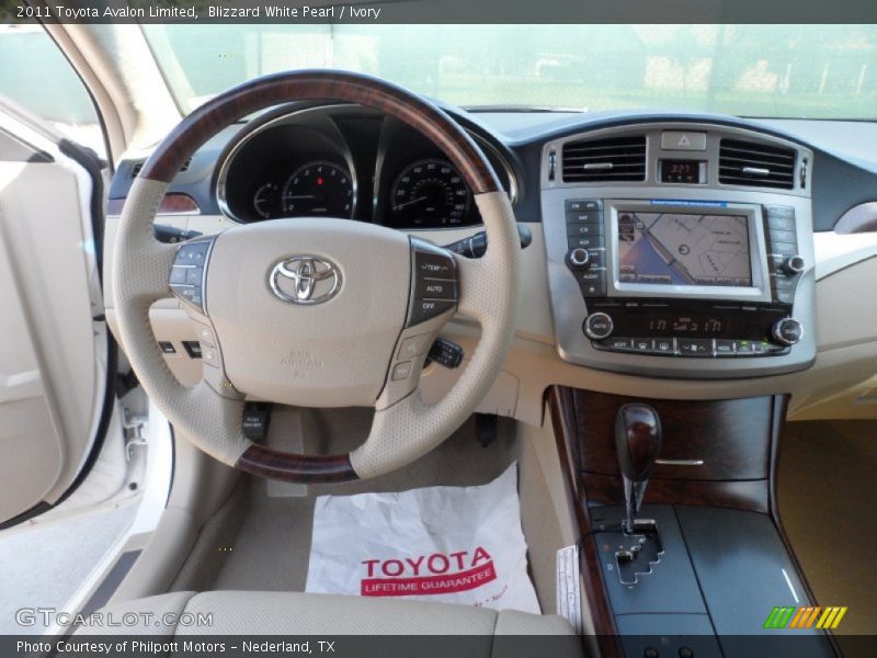 Blizzard White Pearl / Ivory 2011 Toyota Avalon Limited