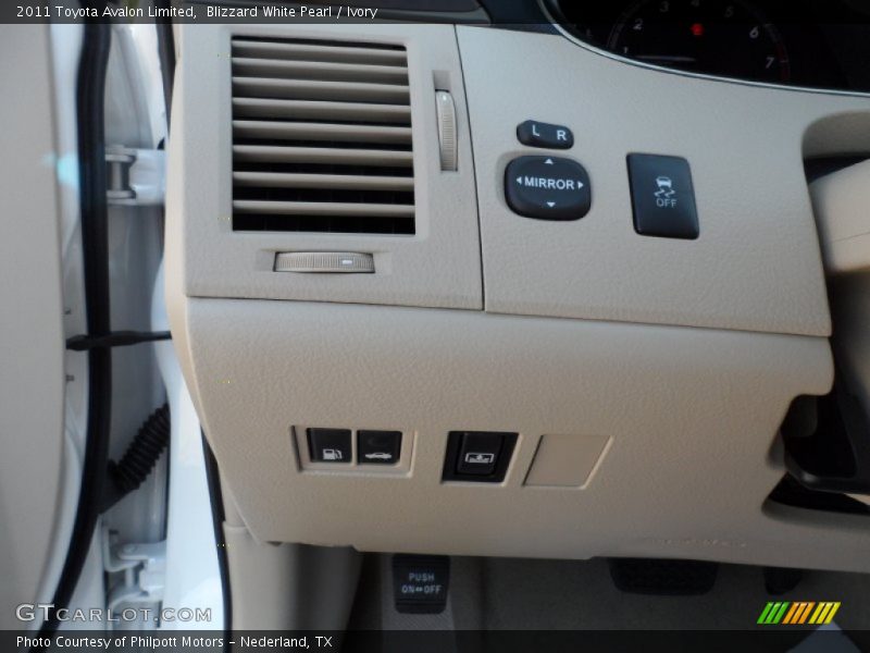 Blizzard White Pearl / Ivory 2011 Toyota Avalon Limited