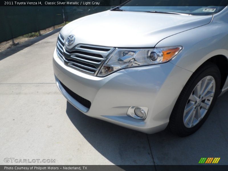 Classic Silver Metallic / Light Gray 2011 Toyota Venza I4