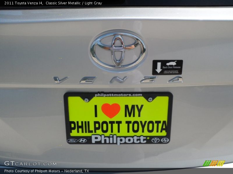 Classic Silver Metallic / Light Gray 2011 Toyota Venza I4