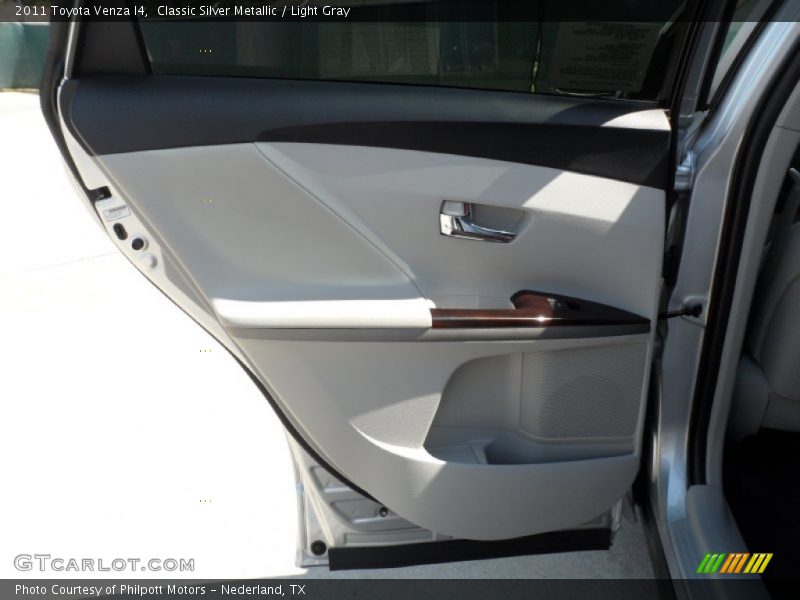 Classic Silver Metallic / Light Gray 2011 Toyota Venza I4