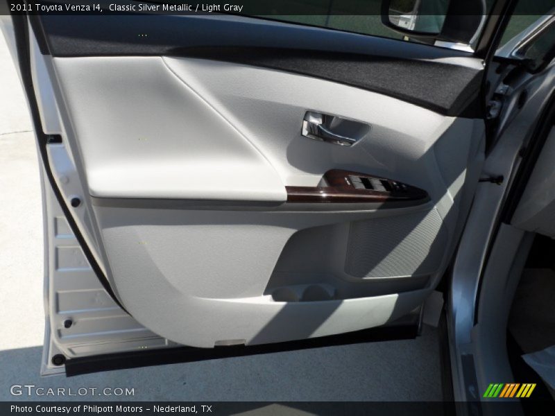 Classic Silver Metallic / Light Gray 2011 Toyota Venza I4
