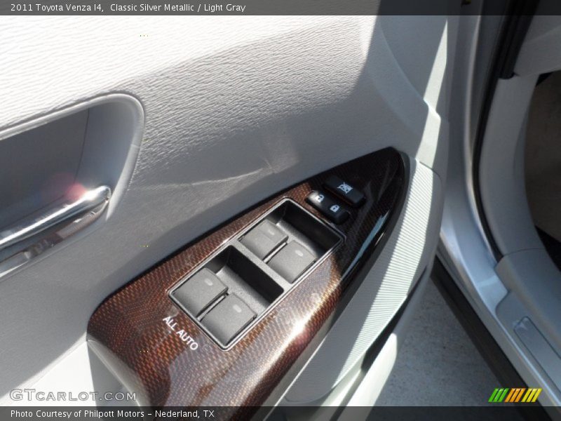 Classic Silver Metallic / Light Gray 2011 Toyota Venza I4