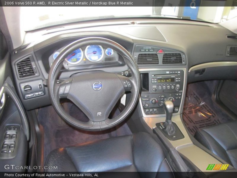 Dashboard of 2006 S60 R AWD