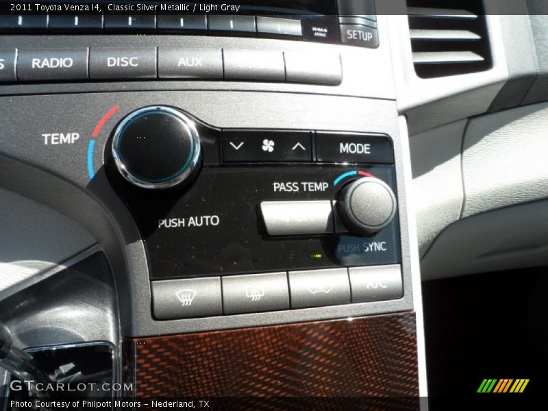 Classic Silver Metallic / Light Gray 2011 Toyota Venza I4
