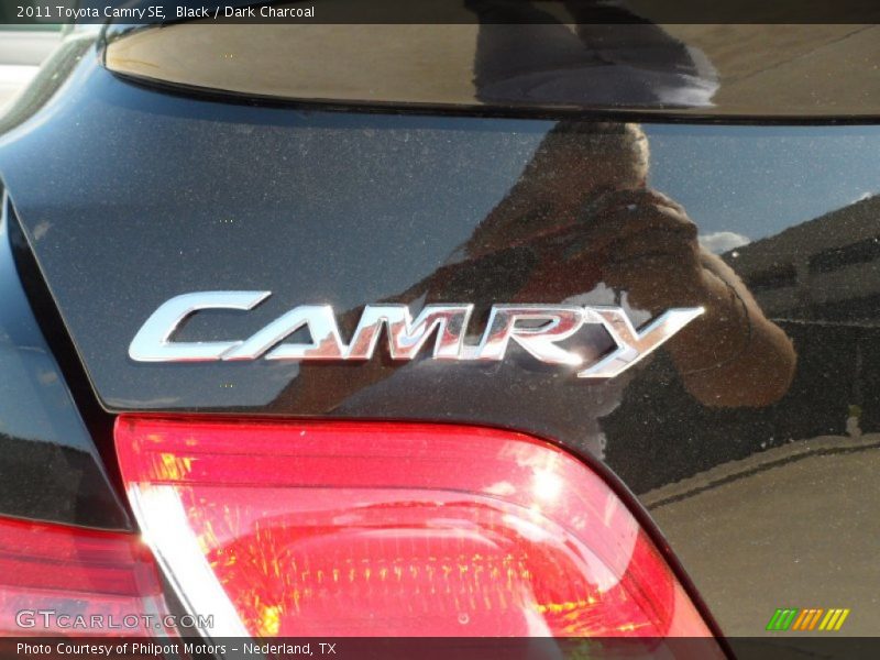 Black / Dark Charcoal 2011 Toyota Camry SE