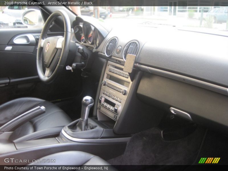 Dashboard of 2008 Cayman S