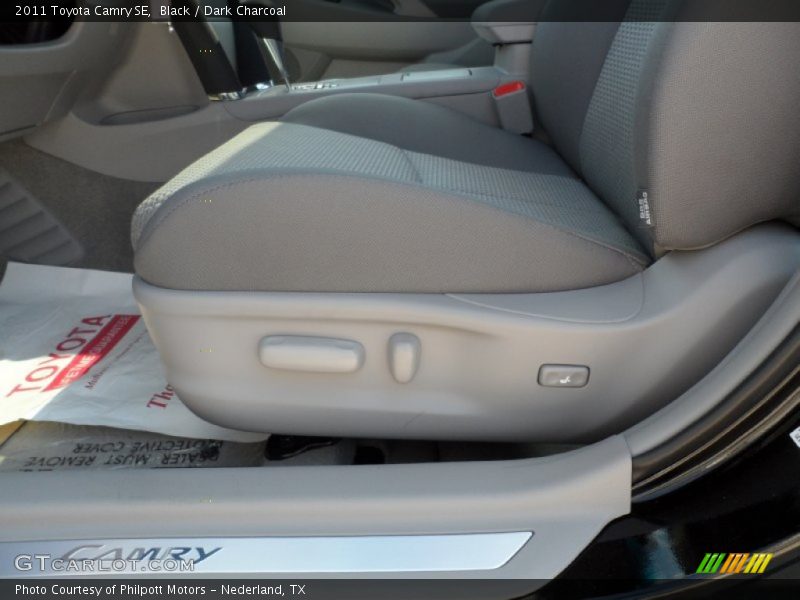 Black / Dark Charcoal 2011 Toyota Camry SE