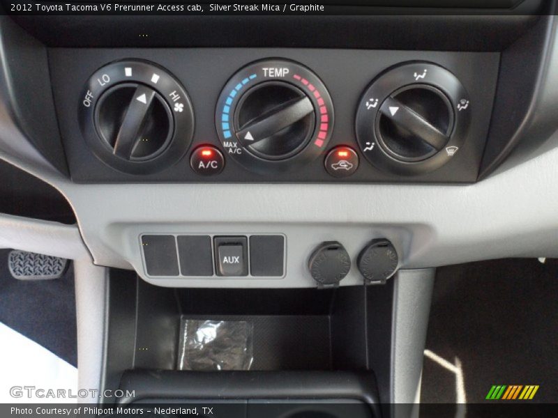 Controls of 2012 Tacoma V6 Prerunner Access cab