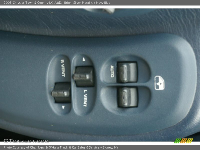 Controls of 2003 Town & Country LXi AWD