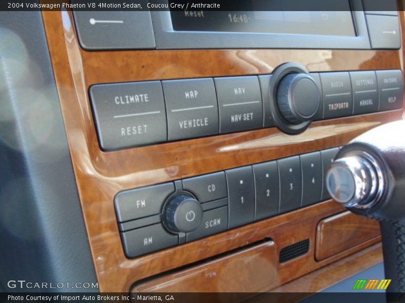 Controls of 2004 Phaeton V8 4Motion Sedan