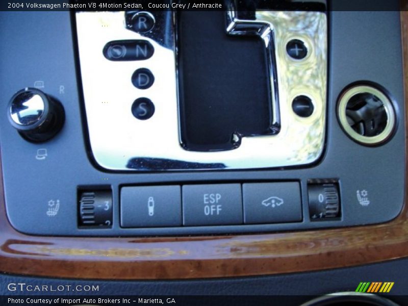 Controls of 2004 Phaeton V8 4Motion Sedan