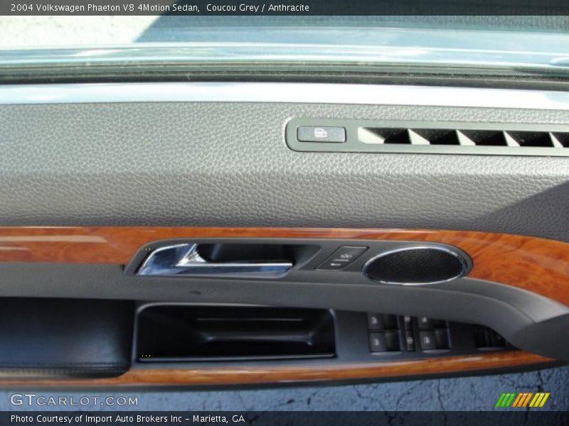 Coucou Grey / Anthracite 2004 Volkswagen Phaeton V8 4Motion Sedan