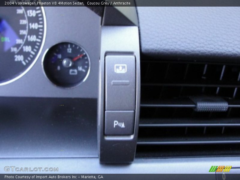 Coucou Grey / Anthracite 2004 Volkswagen Phaeton V8 4Motion Sedan