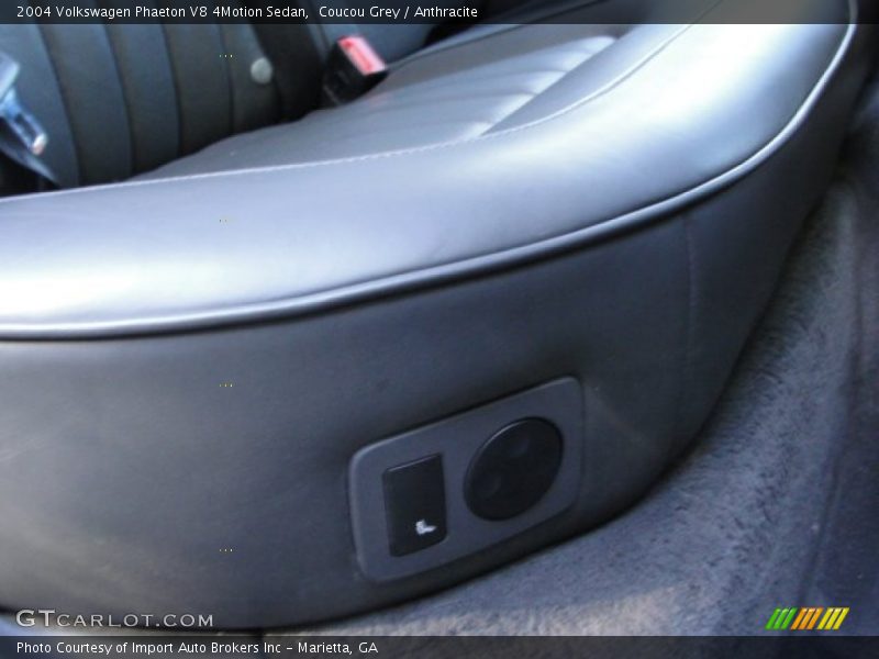 Coucou Grey / Anthracite 2004 Volkswagen Phaeton V8 4Motion Sedan
