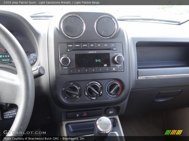 Light Sandstone Metallic / Light Pebble Beige 2009 Jeep Patriot Sport