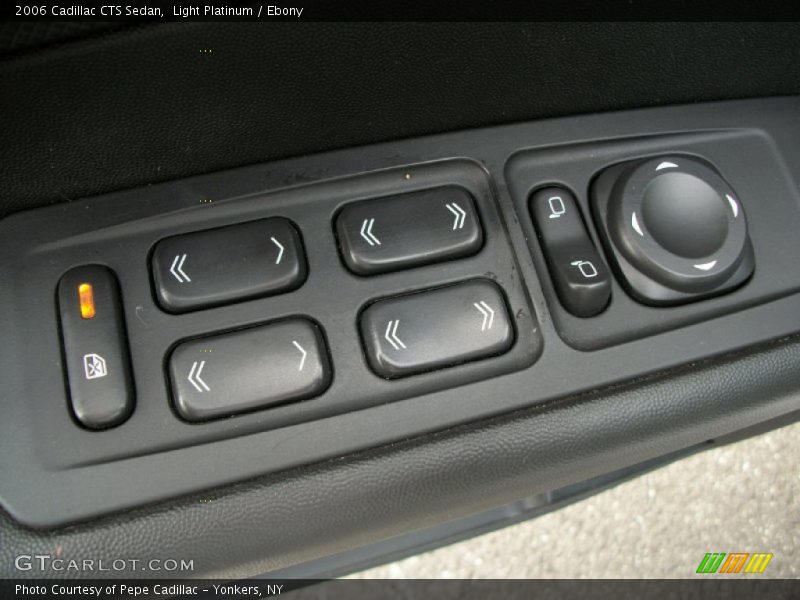 Light Platinum / Ebony 2006 Cadillac CTS Sedan