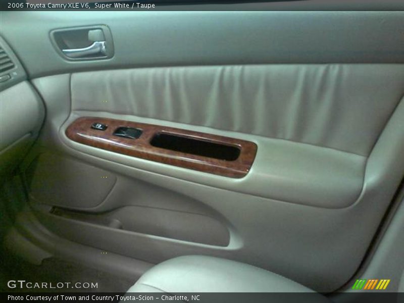 Super White / Taupe 2006 Toyota Camry XLE V6