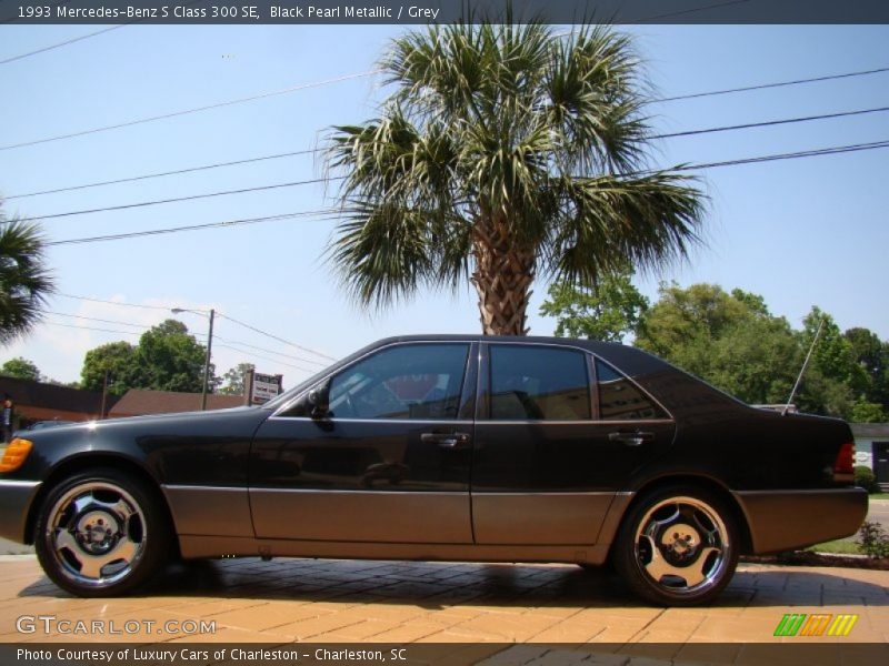 Black Pearl Metallic / Grey 1993 Mercedes-Benz S Class 300 SE