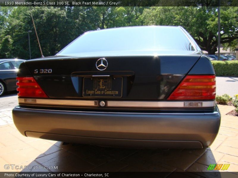 Black Pearl Metallic / Grey 1993 Mercedes-Benz S Class 300 SE