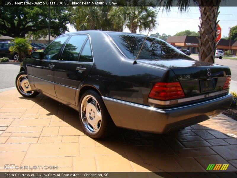 Black Pearl Metallic / Grey 1993 Mercedes-Benz S Class 300 SE