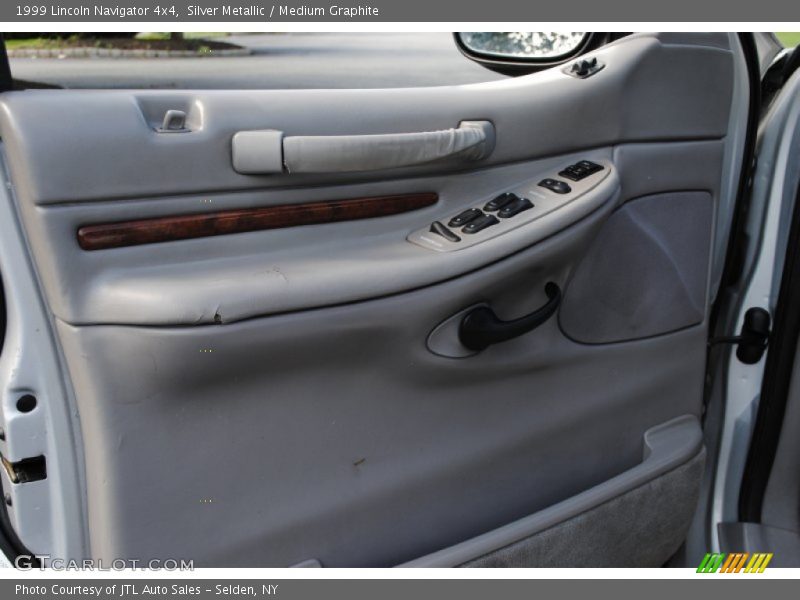 Silver Metallic / Medium Graphite 1999 Lincoln Navigator 4x4