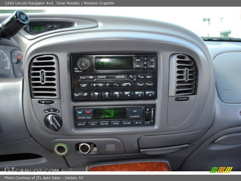 Silver Metallic / Medium Graphite 1999 Lincoln Navigator 4x4