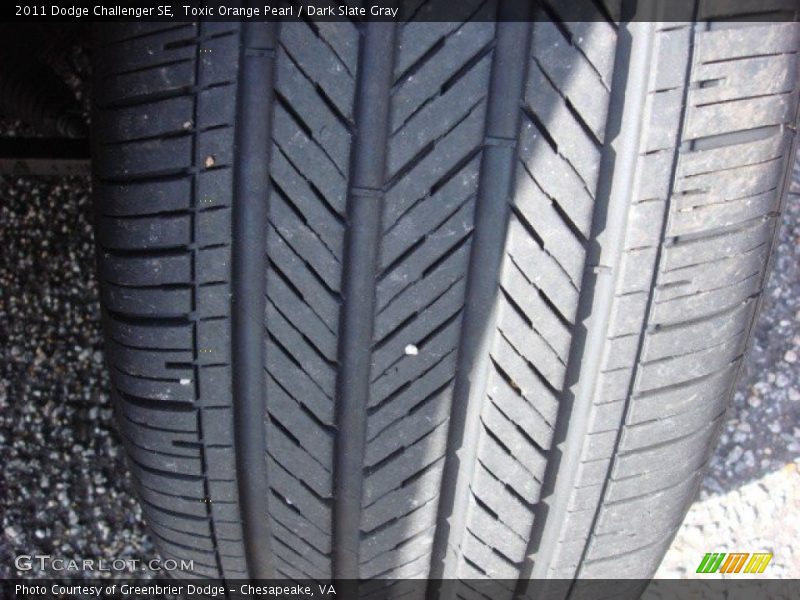 Toxic Orange Pearl / Dark Slate Gray 2011 Dodge Challenger SE