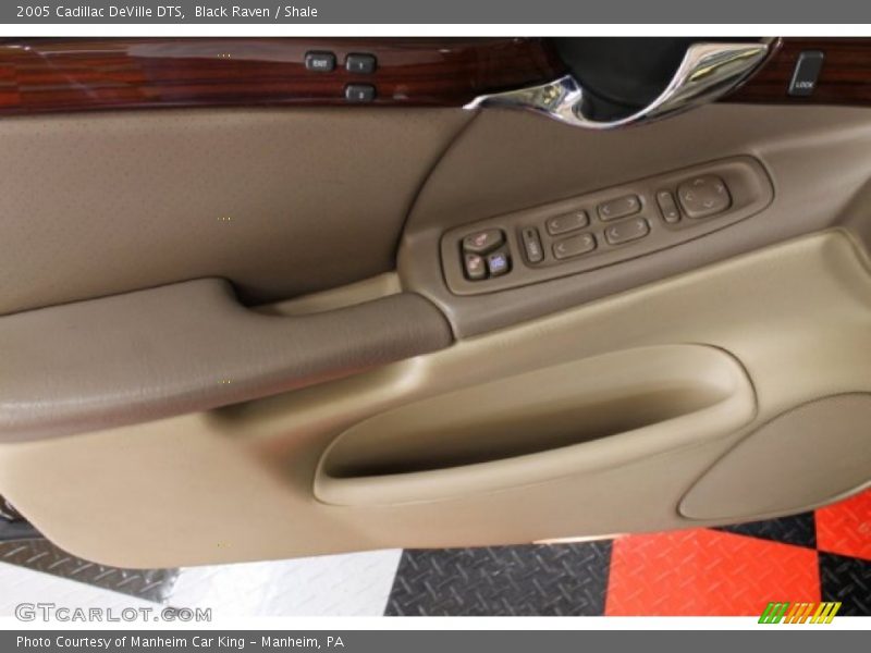 Black Raven / Shale 2005 Cadillac DeVille DTS