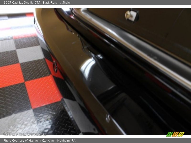 Black Raven / Shale 2005 Cadillac DeVille DTS