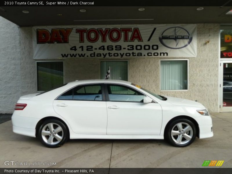 Super White / Dark Charcoal 2010 Toyota Camry SE
