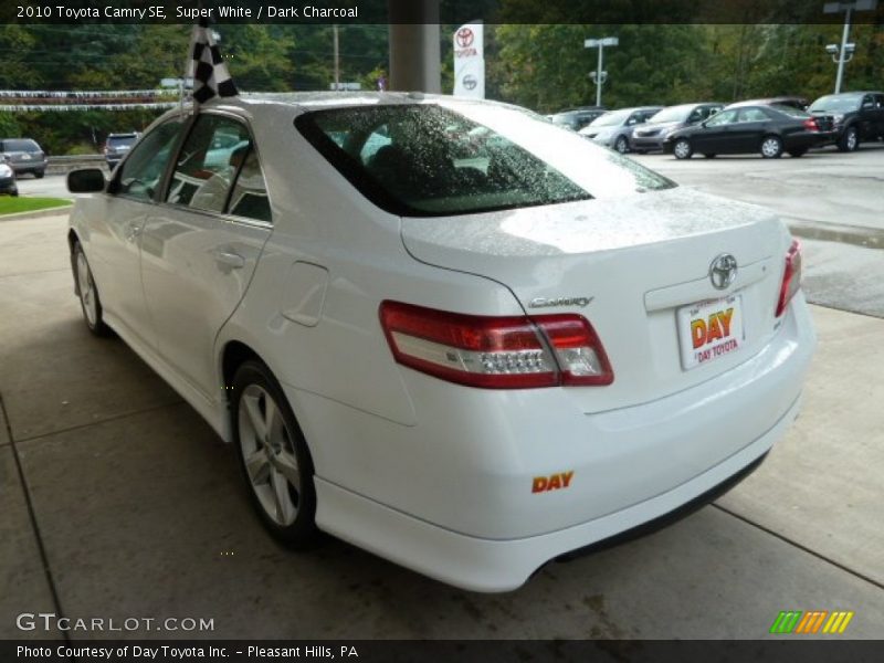 Super White / Dark Charcoal 2010 Toyota Camry SE