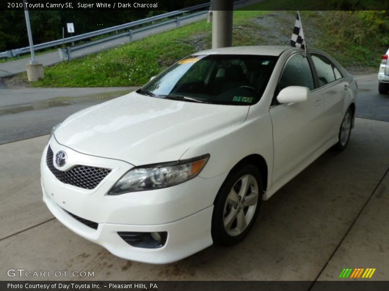 Super White / Dark Charcoal 2010 Toyota Camry SE