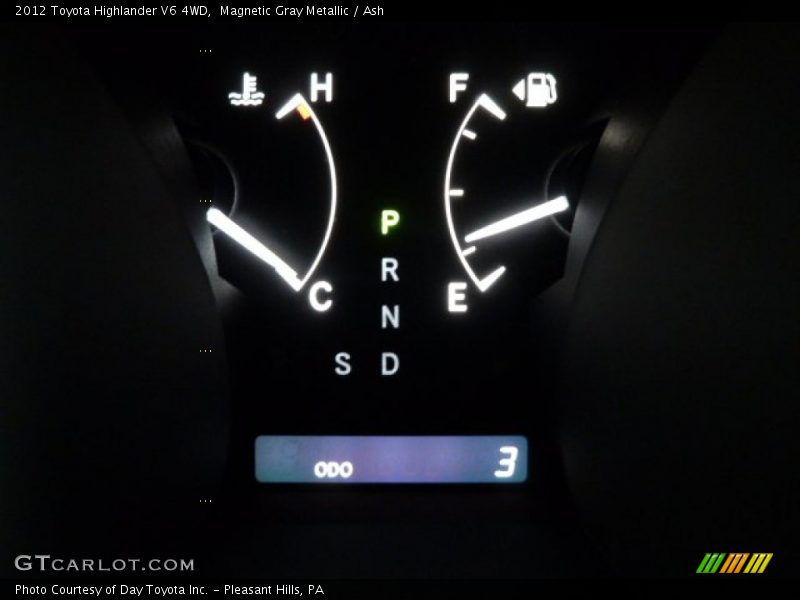 Magnetic Gray Metallic / Ash 2012 Toyota Highlander V6 4WD